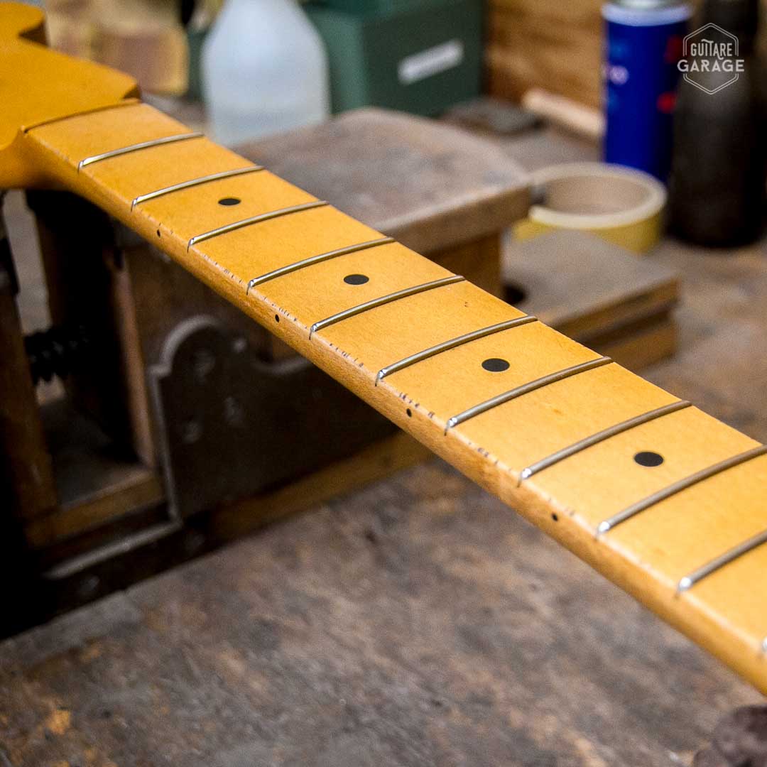 Manche AllParts pour Stratocaster Touche Erable 21 Frettes Radius 10 Vernis et Relic by Guitare Garage