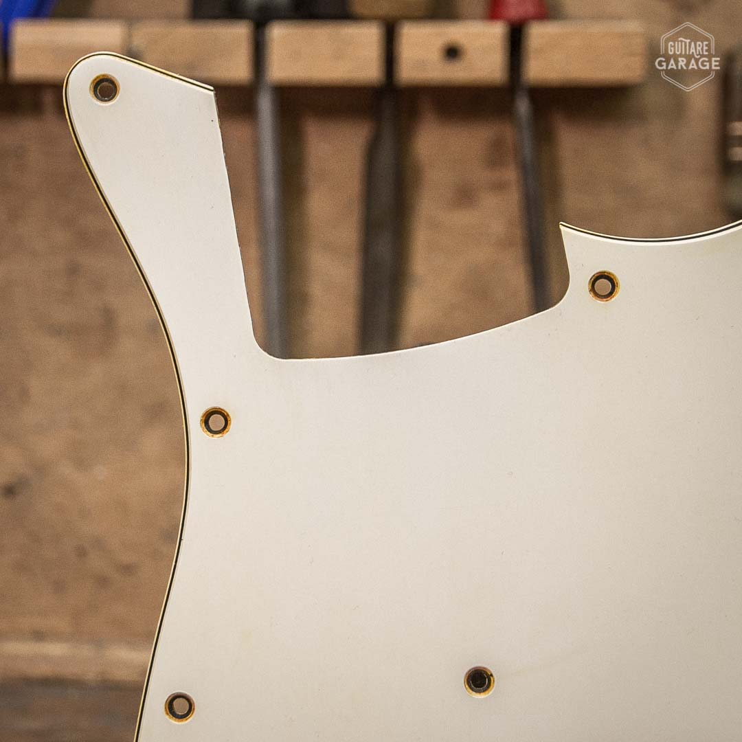 Pickguard Jazz Bass Parchment 3 plis Relic By Guitare Garage